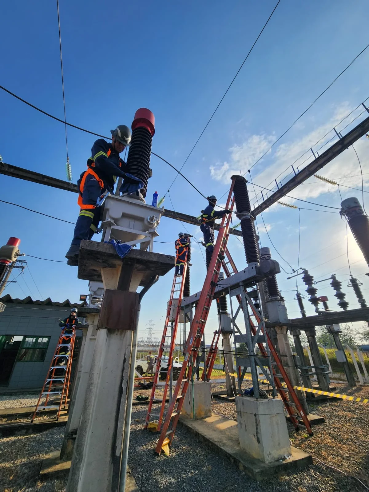 montagem de subestação elétrica